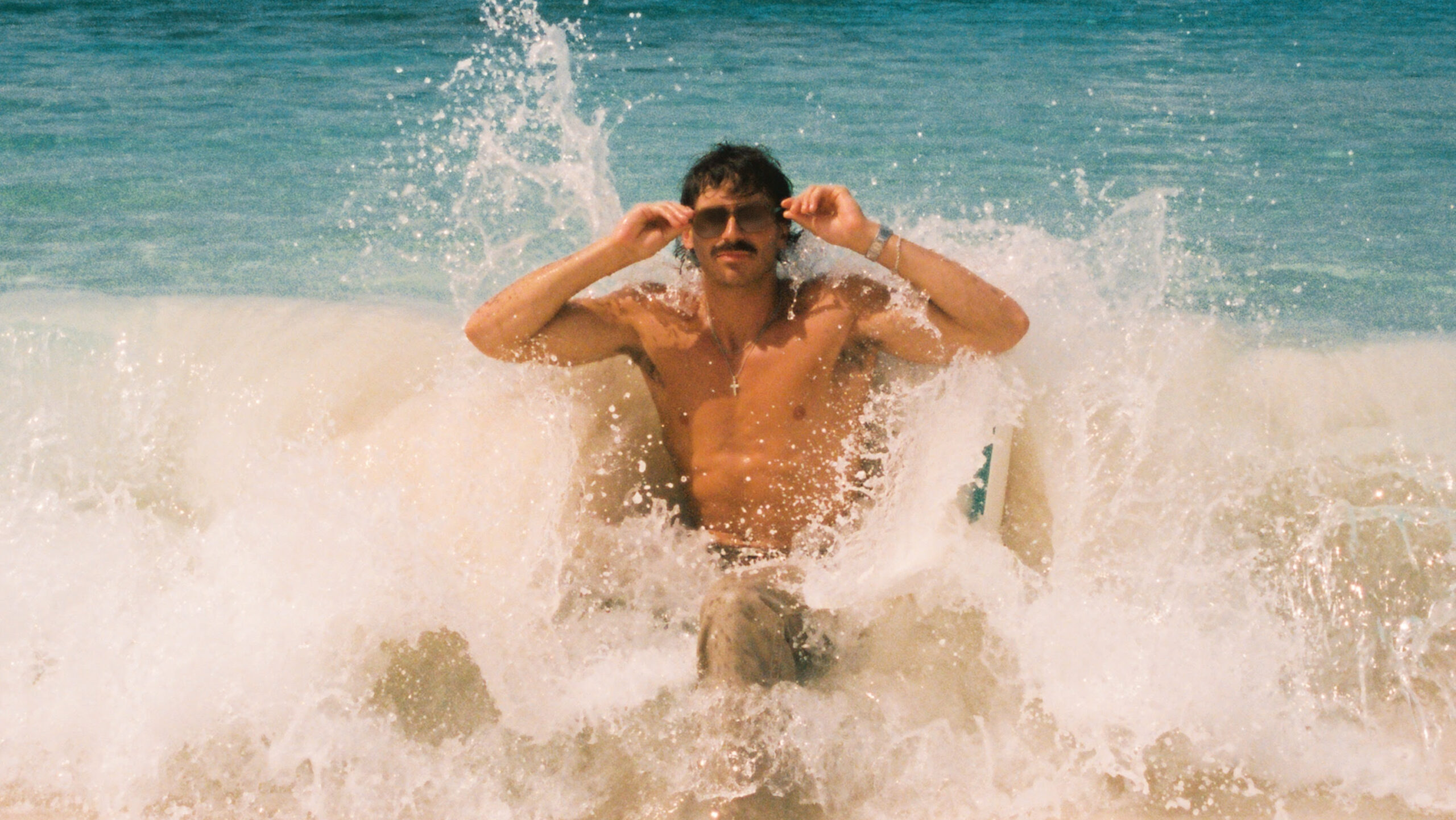 Tucker Wetmore Announces New Project “Sunburn Mixtape” Out 7/31